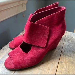Aerosoles red velcro Soundwave wedges sz 9.5